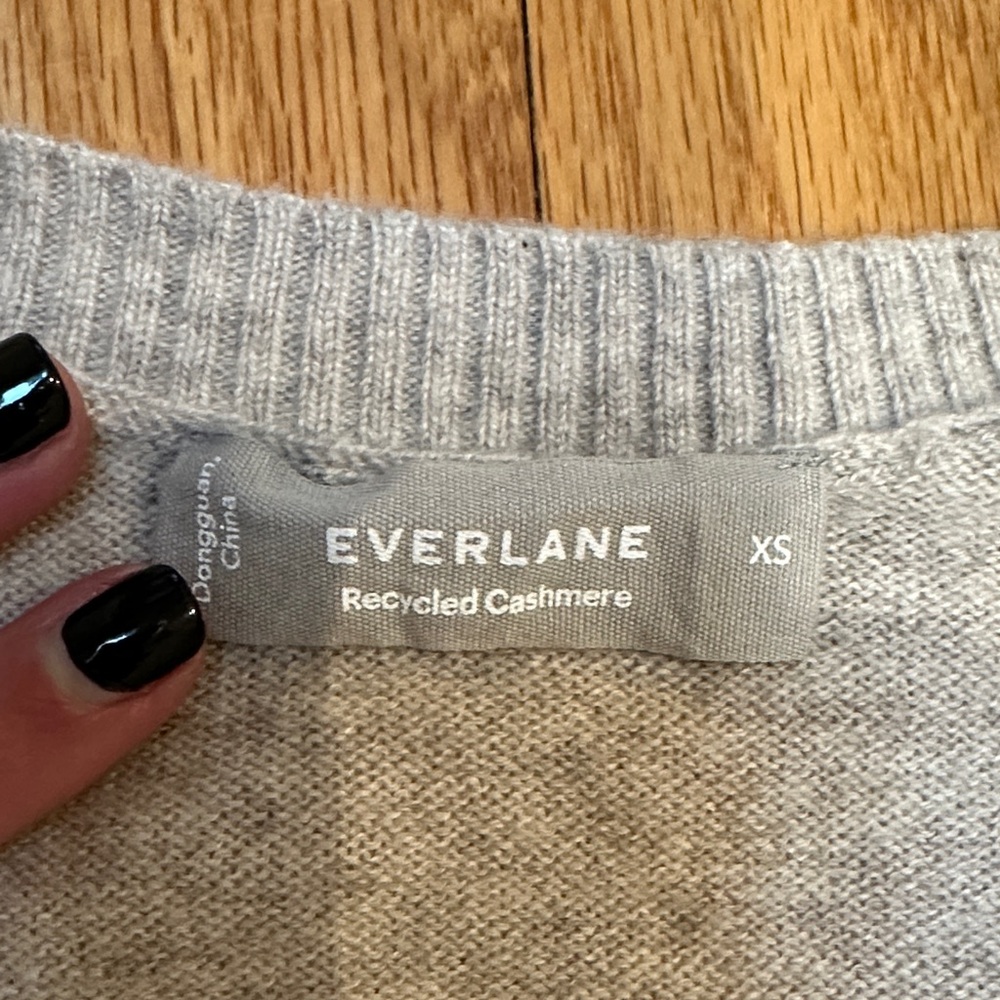 Everlane oatmeal V-Neck Sweater - Picture 2 of 6